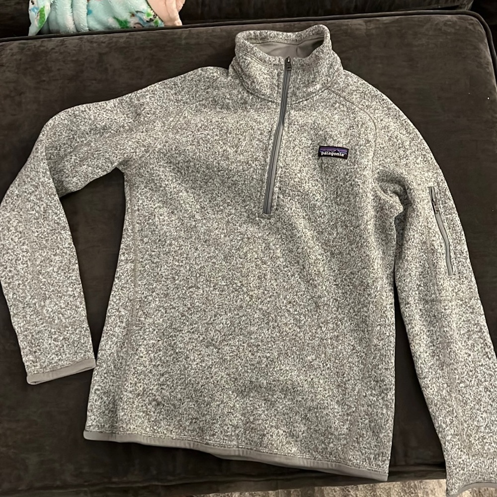Ladies medium heathered grey Patagonia long sleeve 3/4 zip.
